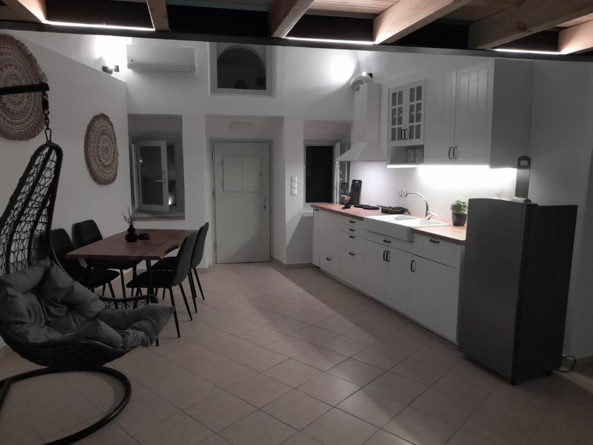 Angeleve Villa With Private Jacuzzi 산토리니 외부 사진
